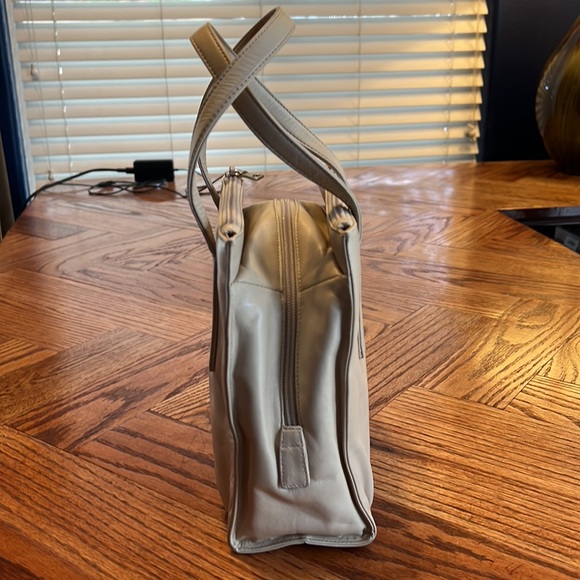 Vintage Prada - Picture 4 of 10